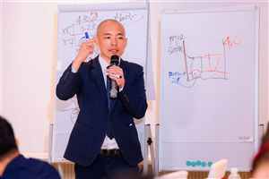 Cao Thái Toàn phân tích số liệu bất động sản dòng tiền bên bảng tại buổi Cafe Talk
